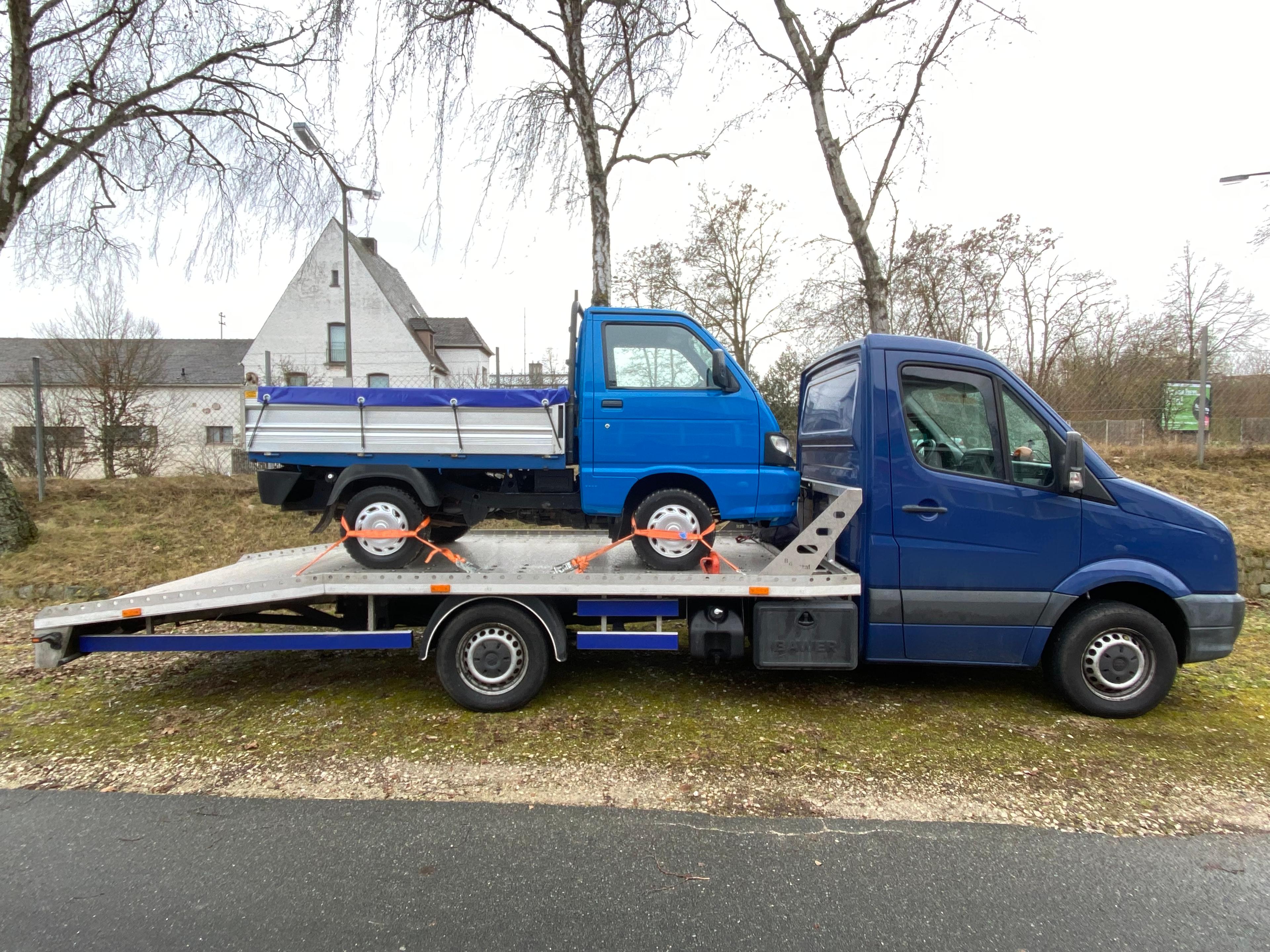 Bild eines Piaggio Porter, PFAU oder Daihatsu Hijet