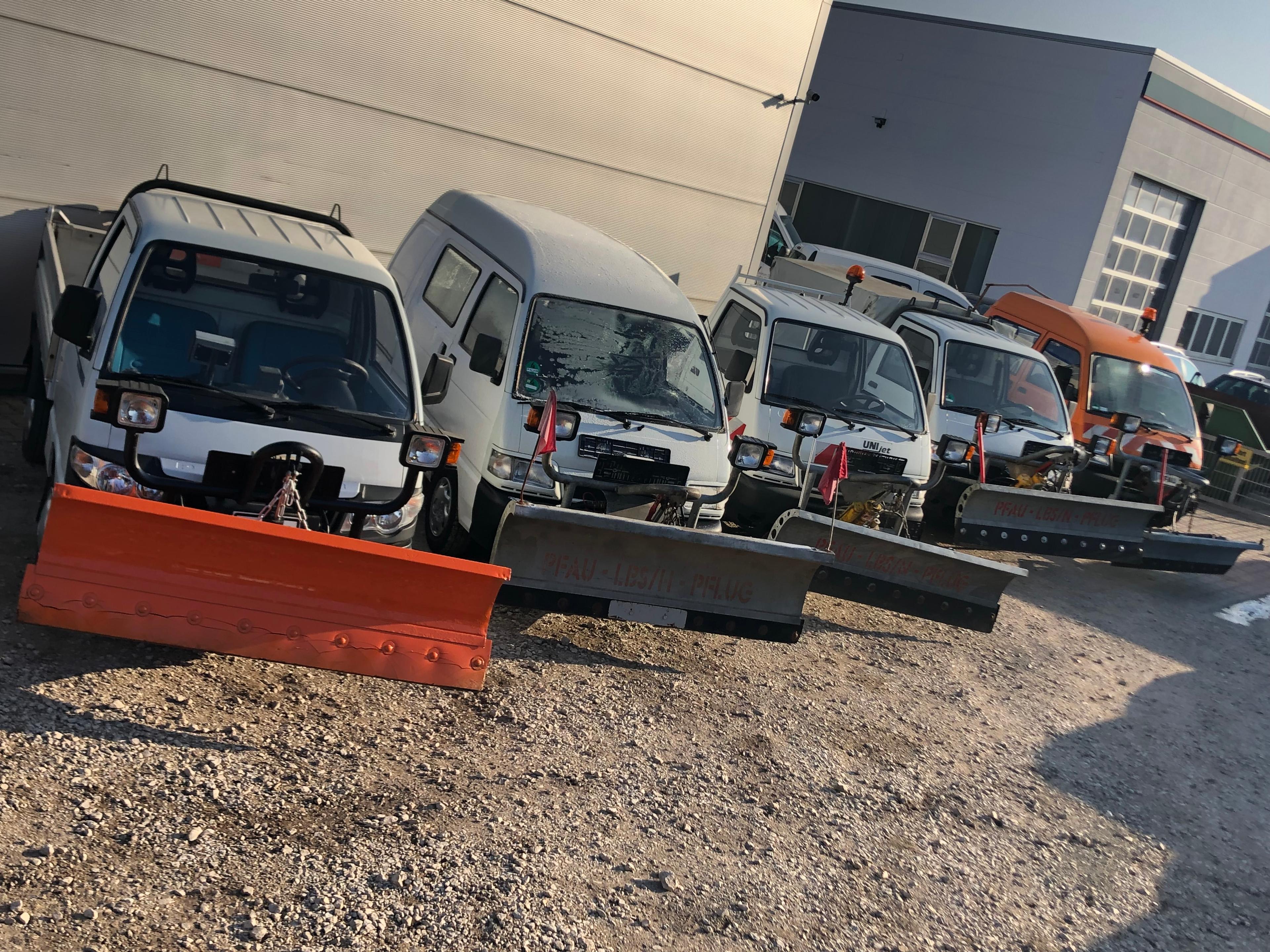 Bild eines Piaggio Porter, PFAU oder Daihatsu Hijet