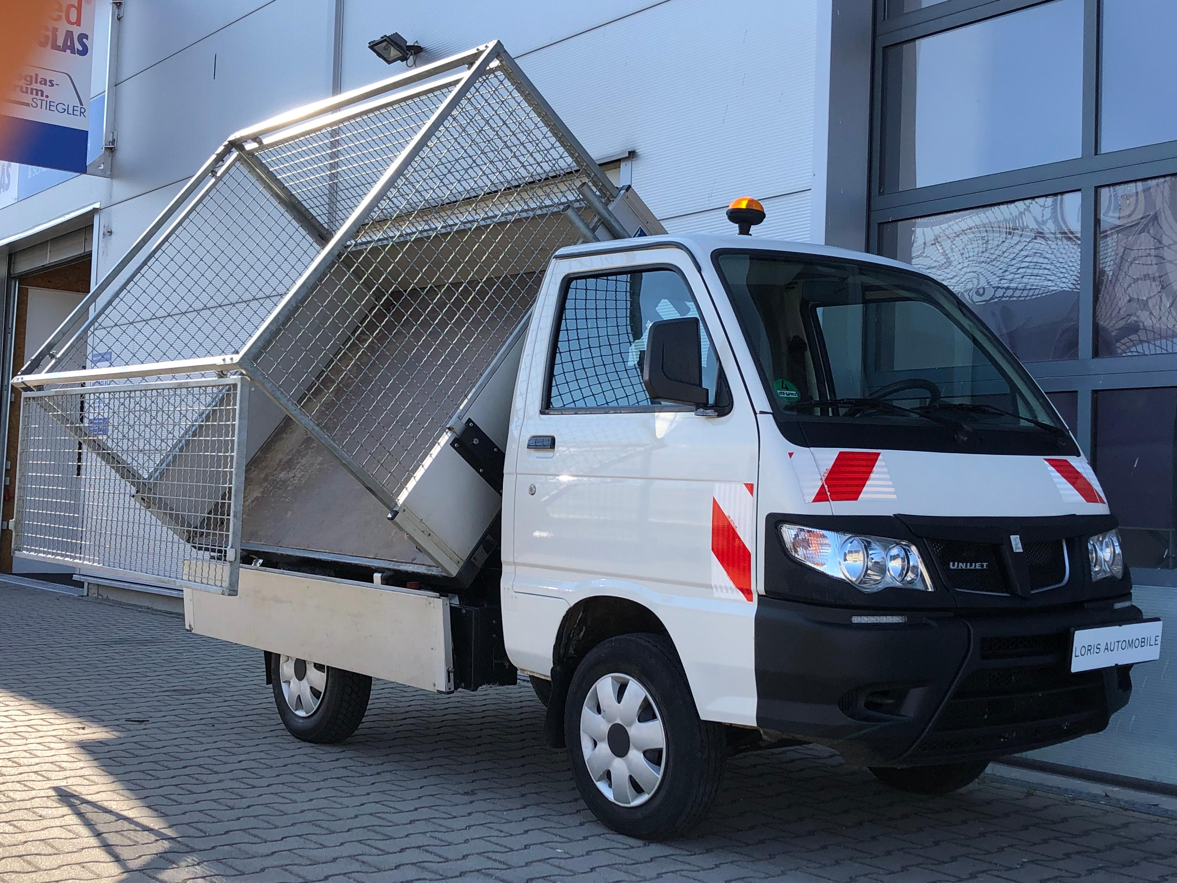 Bild eines Piaggio Porter, PFAU oder Daihatsu Hijet